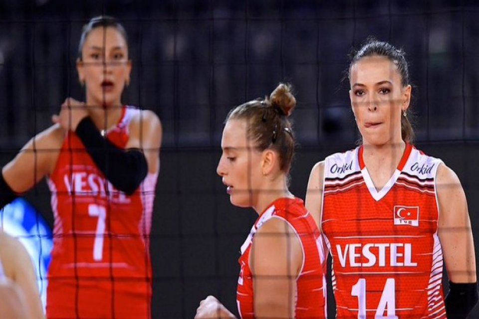 Filenin Sultanları, CEV Avrupa Voleybol Şampiyonası yarı final mücadelesinde Sırbistan
