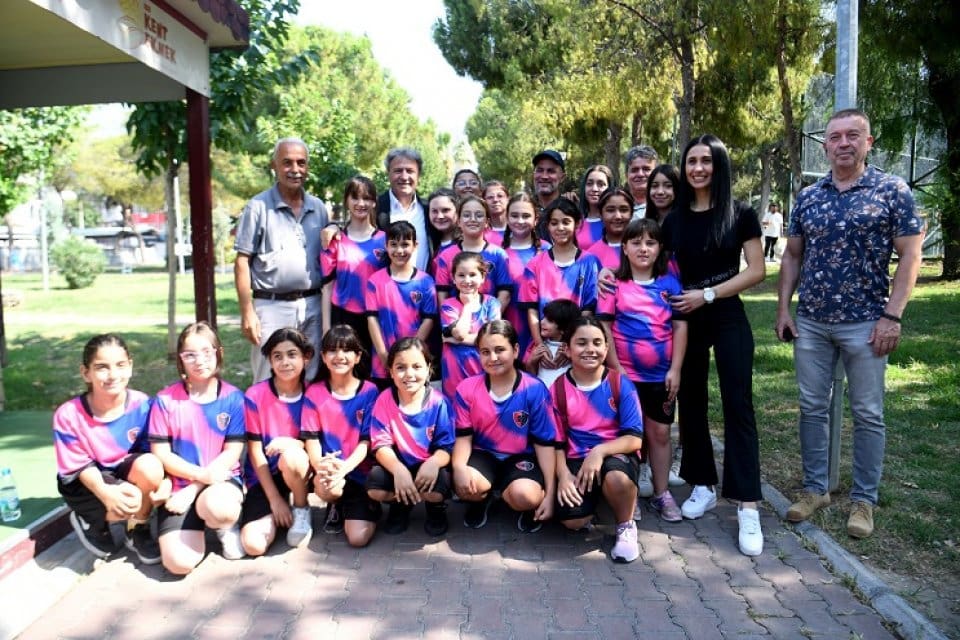 Bornova&rsquo;nın Altındağ&rsquo;da yaşayan ve daha &ouml;nce profesyonel olarak voleybol oynayan