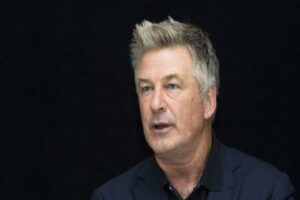 Ünlü oyuncu Alec Baldwin, çekimleri süren filmin setinde yaşanan kaza