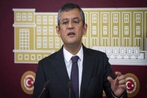 CHP Grup Başkanvekili &Ouml;zg&uuml;r &Ouml;zel, T&uuml;rk Tabipleri Birliği Başkanı Prof.