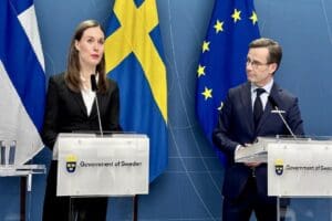Finlandiya Başbakanı Sanna Marin ve İsve&ccedil; Başbakanı Ulf Kristersson, iki