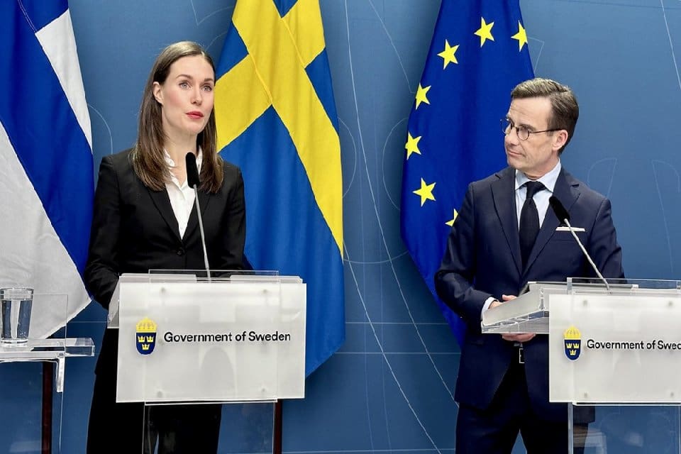 Finlandiya Başbakanı Sanna Marin ve İsve&ccedil; Başbakanı Ulf Kristersson, iki