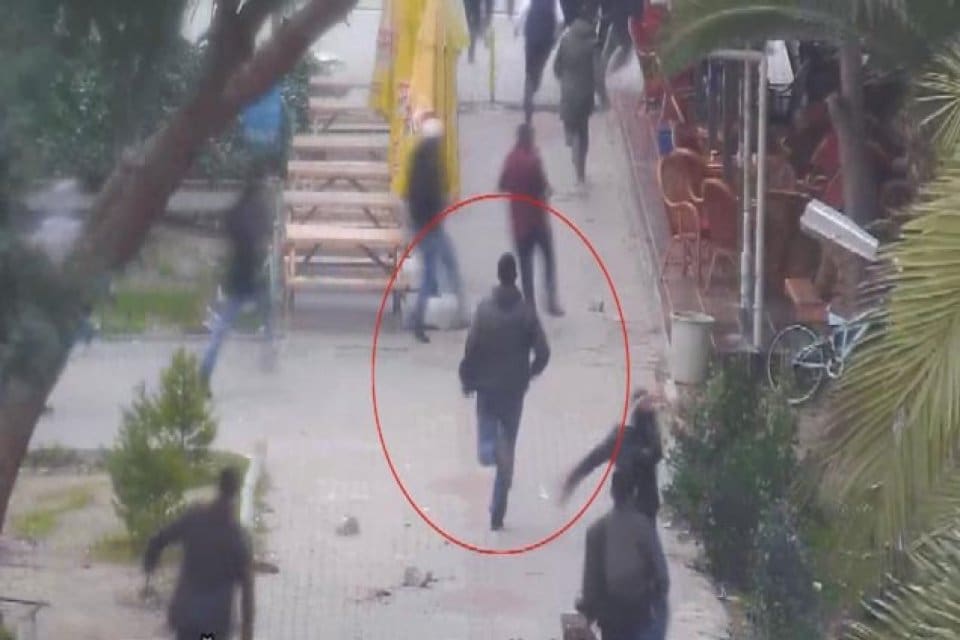 İzmir'de &Uuml;lk&uuml; Ocakları Ege &Uuml;niversitesi sorumlusu Tarih B&ouml;l&uuml;m&uuml; &ouml;ğrencisi Fırat