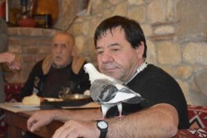 İZMİR'in Urla il&ccedil;esindeki bir kafeteryaya yaklaşık 2 yıl &ouml;nce gelen