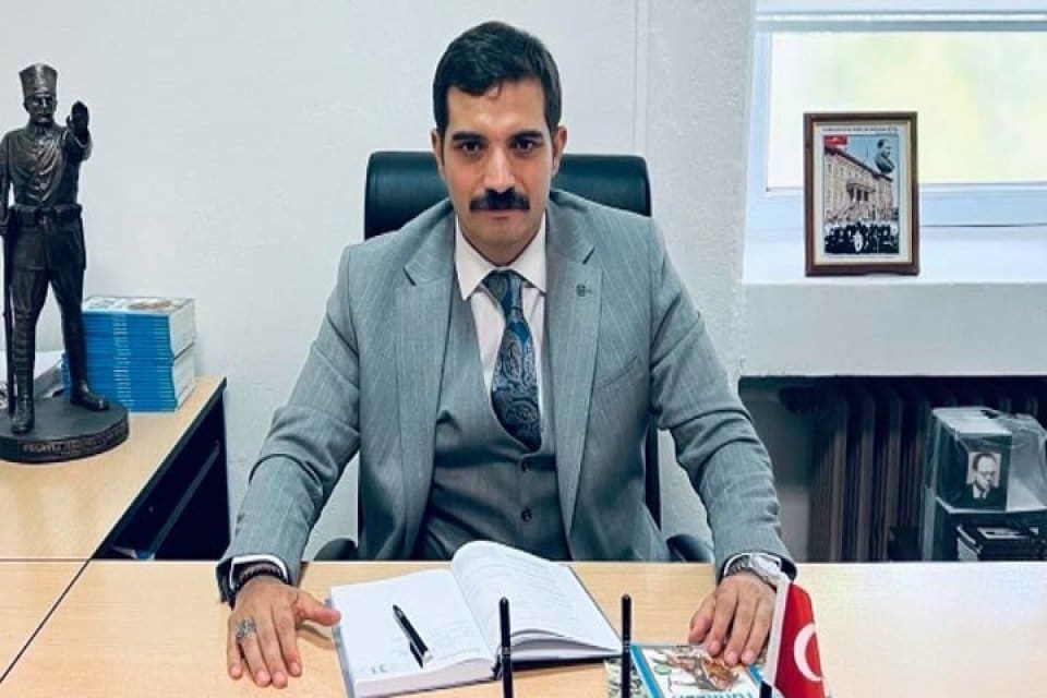 Eski &Uuml;lk&uuml; Ocakları Eğitim ve K&uuml;lt&uuml;r Vakfı Genel Başkanı ve