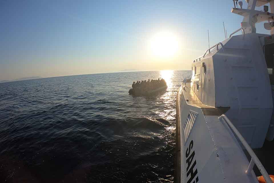 İZMİR'in Foça ilçesi açıklarında, Yunan unsurlarınca Türk karasularına itilen 37