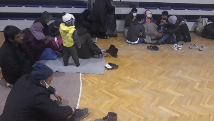 Foça açıklarında can pazarı! 55 kaçak göçmen kurtarıldı