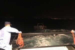 İzmir'in Fo&ccedil;a il&ccedil;esinde, Yunanistan unsurlarınca T&uuml;rk kara sularına geri itilen