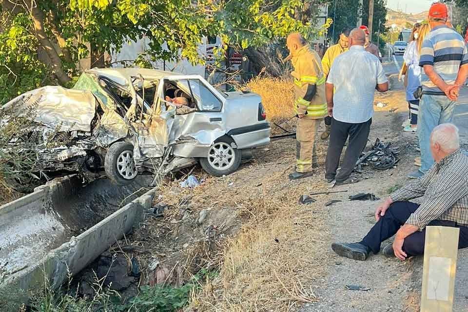 İzmir'in Fo&ccedil;a il&ccedil;esinde iki otomobilin &ccedil;arpıştığı kazada s&uuml;r&uuml;c&uuml; Şenol Sarı