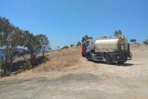 İzmir'in Fo&ccedil;a il&ccedil;esinde, sabah Yenifo&ccedil;a sırtlarında &ccedil;ıkan ve&nbsp; 2 hektar