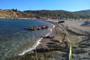 İzmir'in Fo&ccedil;a il&ccedil;esinde kıyıya vurmuş bir erkek ka&ccedil;ak g&ouml;&ccedil;men cesedi