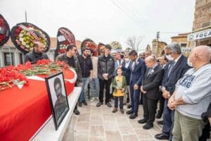 İzmir B&uuml;y&uuml;kşehir Belediye Başkanı Tun&ccedil; Soyer, Fo&ccedil;a&rsquo;nın eski belediye başkanı