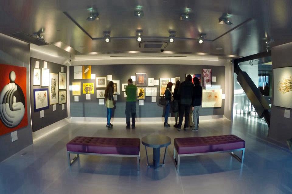 D&uuml;nyaca &uuml;nl&uuml; fotoğraf sanat&ccedil;ısı &Ccedil;erkes Karadağ, İzmir&rsquo;in kurtuluşunun 100. yılında,