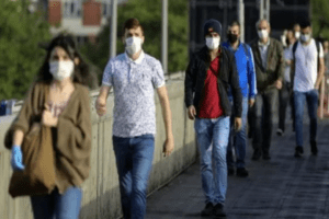 Fransa&rsquo;da, aşı kartının ge&ccedil;erli olduğu bazı kapalı alanlarda maske zorunluluğu