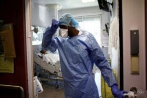 Fransa h&uuml;k&uuml;meti t&uuml;m doktor, hemşire, sağlık sekt&ouml;r&uuml; &ccedil;alışanı ve g&ouml;n&uuml;ll&uuml;lerine