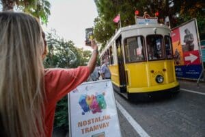 İzmir Enternasyonal Fuarı'nda minyat&uuml;r tren nostaljisi yeniden yaşanıyor. K&uuml;lt&uuml;rpark&rsquo;ta sefer