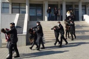 Aydın'ın Kuşadası ve İzmir'in Sel&ccedil;uk il&ccedil;esinde fuhuşu şebekesine y&ouml;nelik polisin