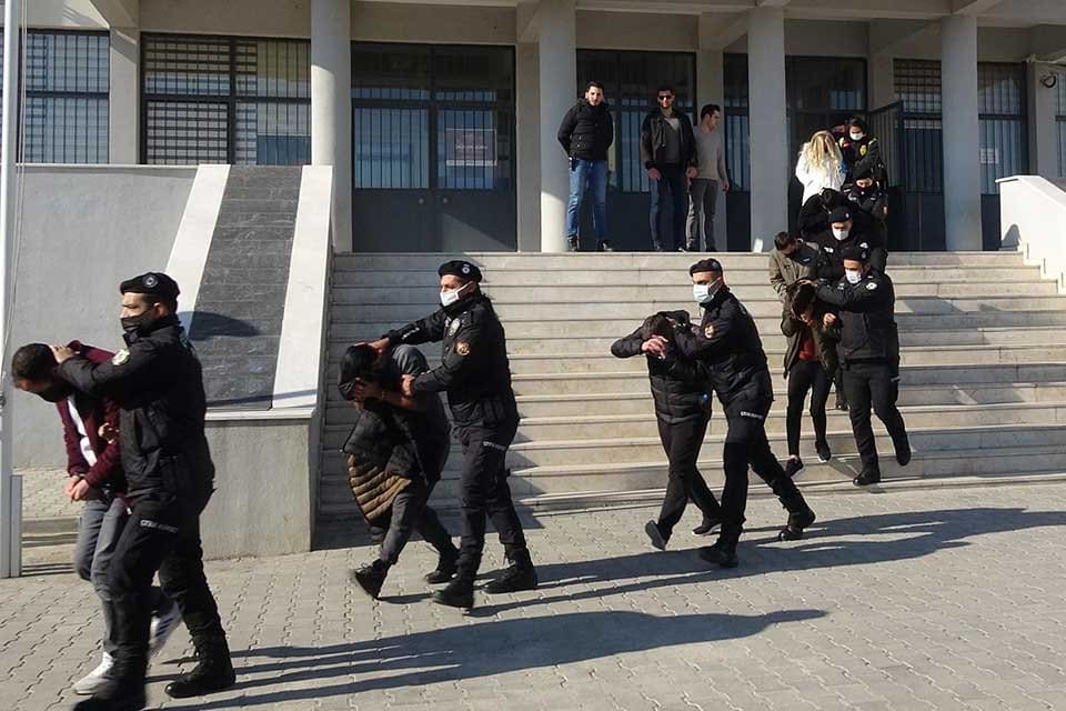 Aydın'ın Kuşadası ve İzmir'in Sel&ccedil;uk il&ccedil;esinde fuhuşu şebekesine y&ouml;nelik polisin