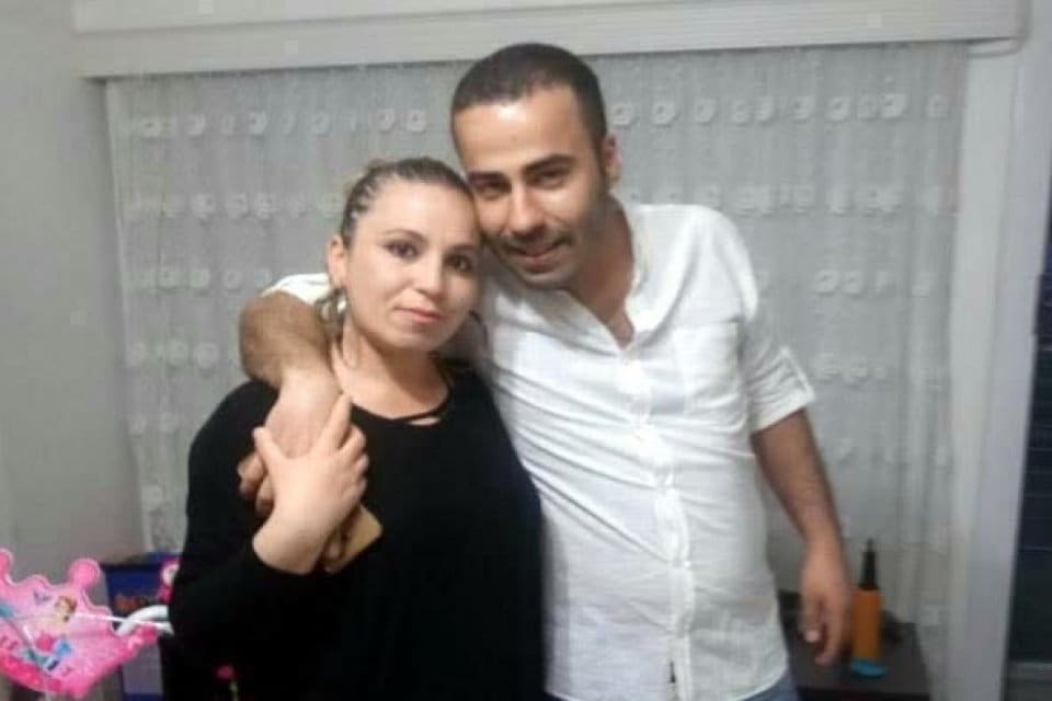 İzmir'in Karabağlar il&ccedil;esinde, birlikte yaşadığı eski eşi Fulya &Ouml;zt&uuml;rk'&uuml; (35)