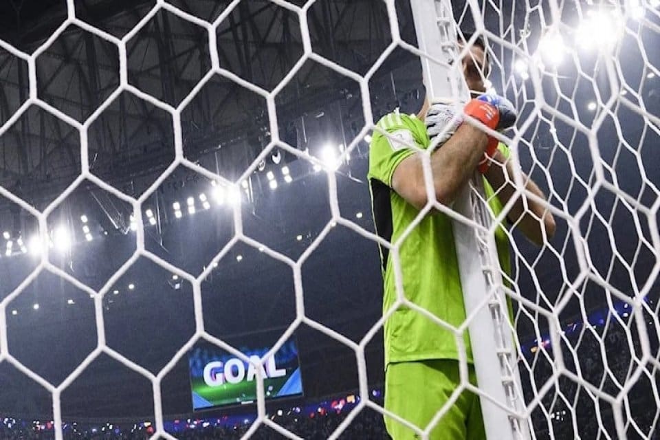 Futbolda 1 Temmuz'dan itibaren uygulanmaya başlayacak yeni kurala g&ouml;re, kaleciler
