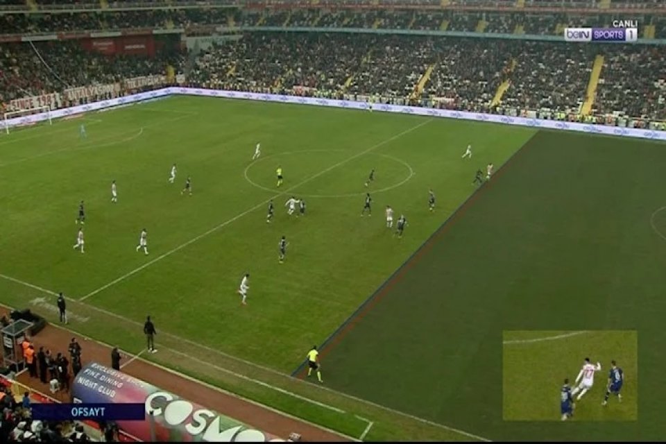 Galatasaray Kul&uuml;b&uuml;, Fenerbah&ccedil;e'nin 2-1 galip geldiği Antalyaspor ma&ccedil;ının 90+8. dakikasında