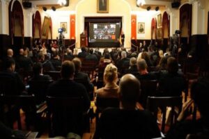 Galatasaray&rsquo;ın depremzedelere yardım amacıyla d&uuml;zenlediği m&uuml;zayedede 30 eşya toplam 17