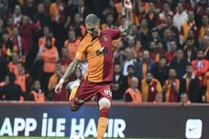Karag&uuml;mr&uuml;k ma&ccedil;ı hazırlıklarını s&uuml;rd&uuml;ren Galatasaray, Mauro Icardi'nin sakatlık durumuyla ilgili