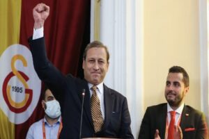 Galatasaray Kul&uuml;b&uuml;n&uuml;n olağan genel kurulunda oy sayımı tamamlanırken, Burak Elmas