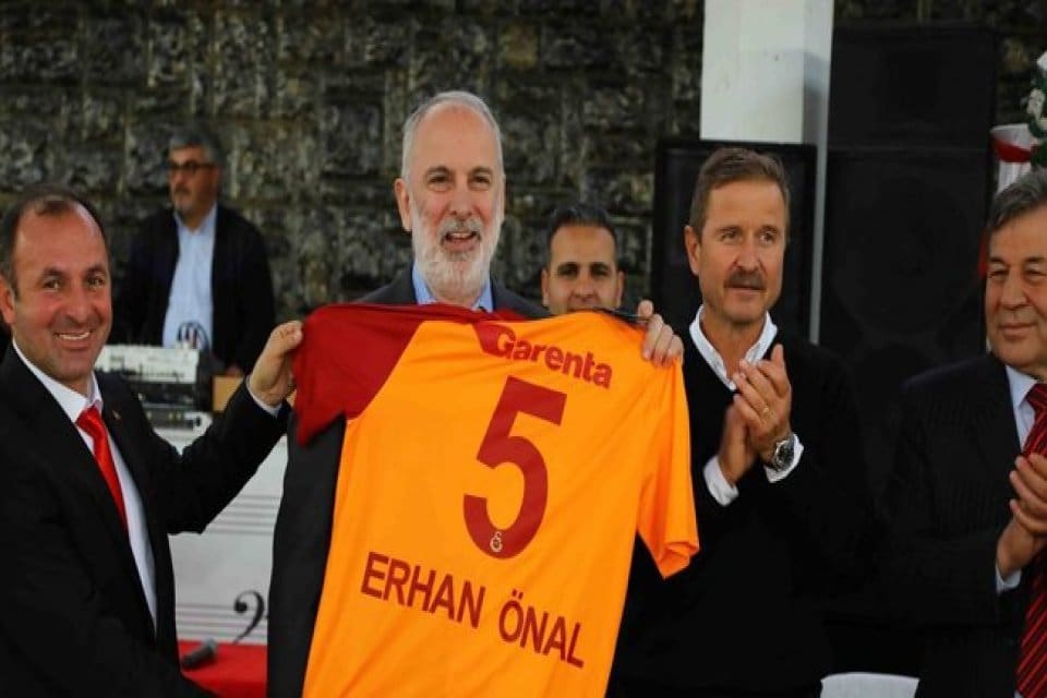 Galatasaray ve T&uuml;rk futbolunun unutulmaz isimlerinden Erhan &Ouml;nal vefat etti.