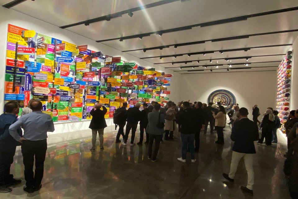 İzmir B&uuml;y&uuml;kşehir Belediyesi&rsquo;nin ev sahipliğinde 3 Kasım&rsquo;da a&ccedil;ılan ressam Ahmet