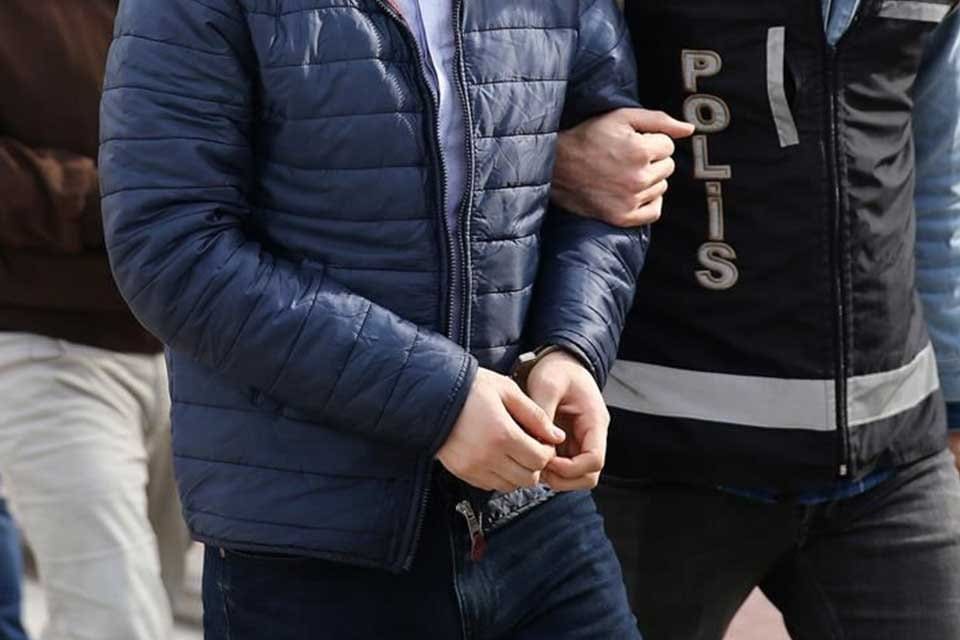 İzmir&rsquo;de, FET&Ouml;'ye y&ouml;nelik y&uuml;r&uuml;t&uuml;len soruşturma kapsamında, &lsquo;Gaybubet Evi&rsquo; olarak adlandırılan
