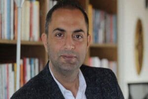Gazeteci Murat Ağırel, kesinleşen cezası nedeniyle teslim olmaya giderken a&ccedil;ıklama