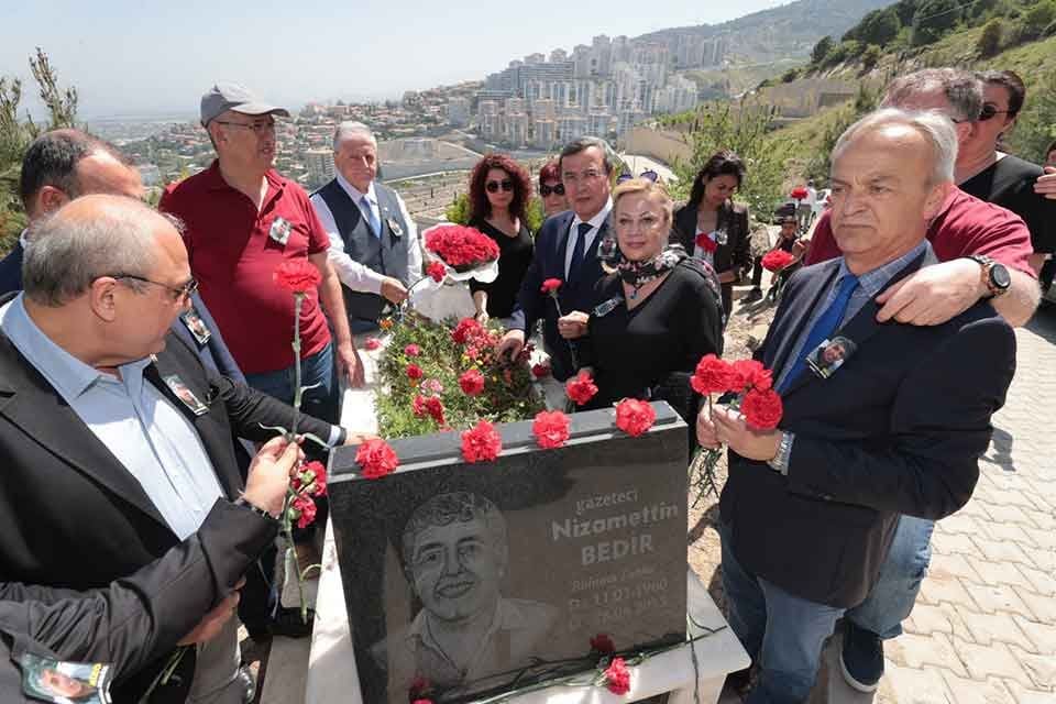 2013 yılında hayata g&ouml;zlerini yuman Gazeteci Nizamettin Bedir Narlıdere&rsquo;deki kabri