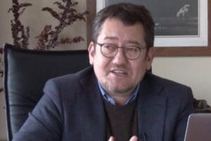 Gazeteci Serdar Akinan, Twitter hesabından yaptığı paylaşımla g&ouml;zaltına alındığını duyurdu.