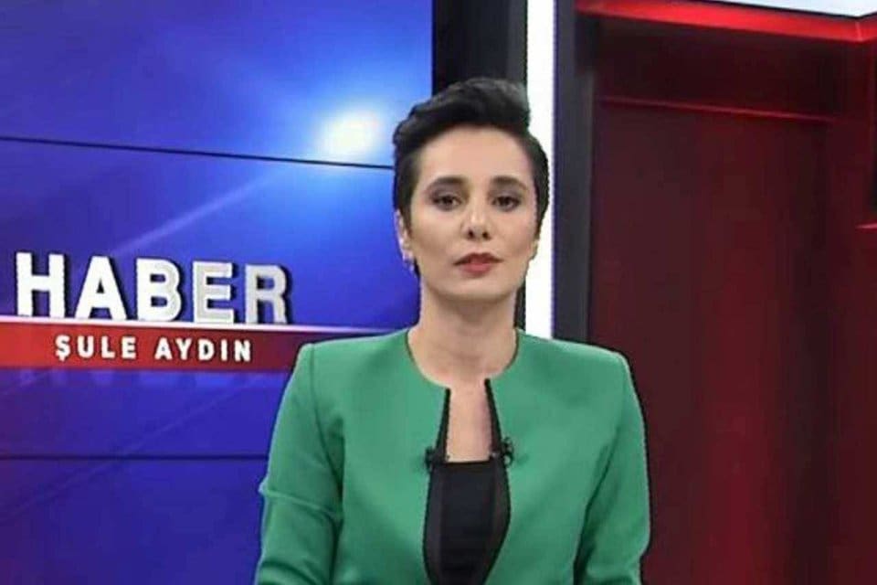 Halk TV'de yayınlanan "Kayda Ge&ccedil;sin" programının sunucusu&nbsp;gazeteci&nbsp;Şule Aydın, hakkında yakalama