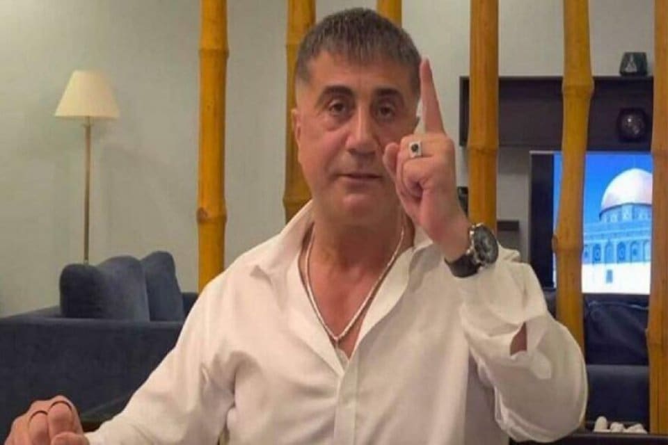 Sedat Peker'in sosyal medya hesabında, yaşanan hareketliliğe ilişkin gazeteci Timur