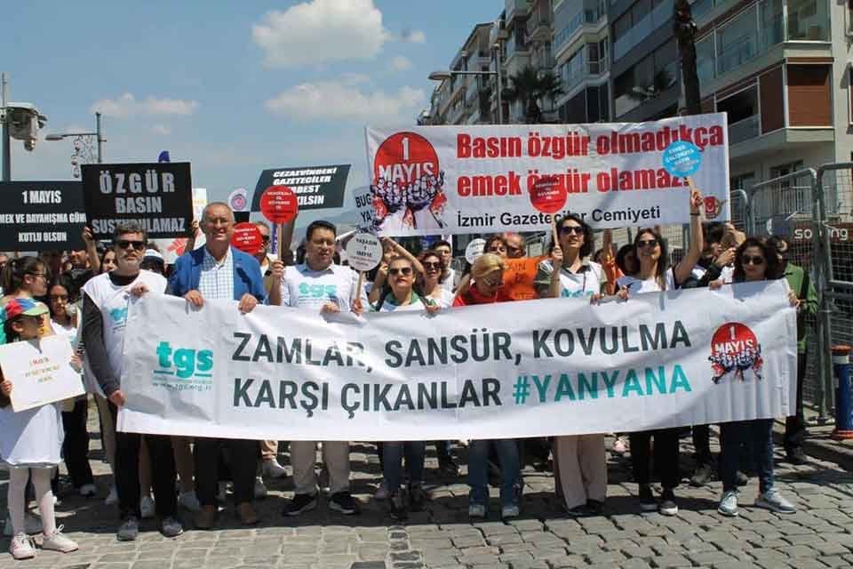 İzmir'de 1 Mayıs Emek ve Dayanışma G&uuml;n&uuml;'nde gazeteciler T&uuml;rkiye Gazeteciler