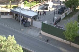 Gaziantep İl Emniyet M&uuml;d&uuml;rl&uuml;ğ&uuml;ne saldırmak isteyen canlı bomba polis tarafından