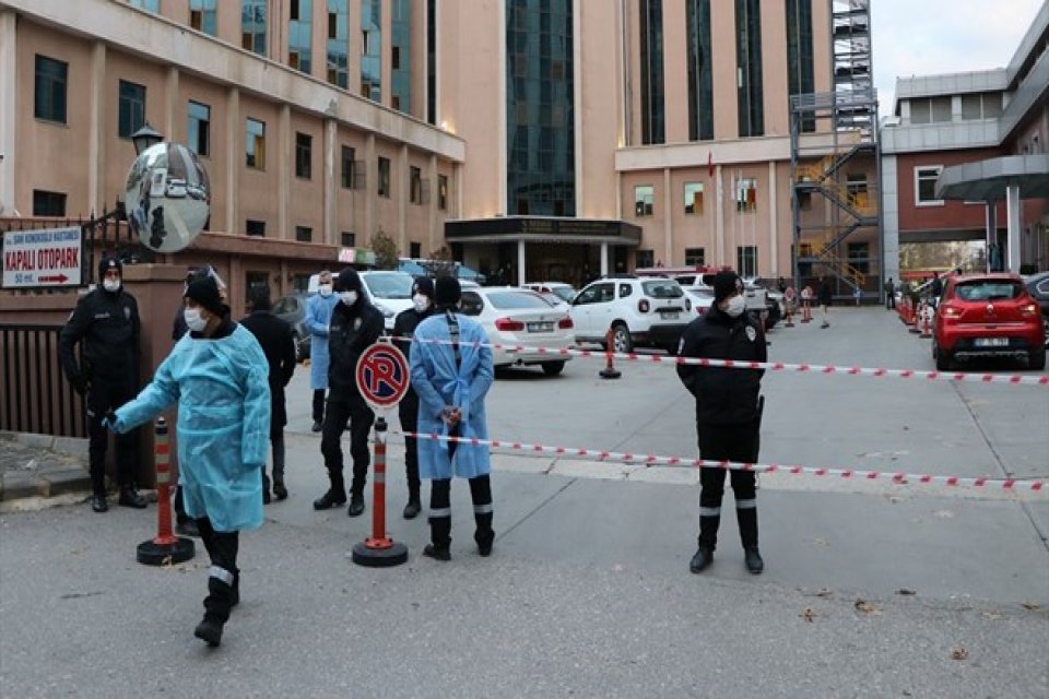 Gaziantep'te özel bir hastanede oksijen tüpünden kaynaklı patlama meydana geldi.