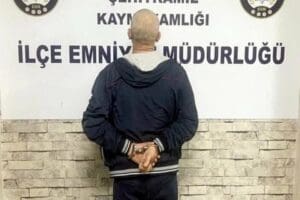 Gaziantep'te asans&ouml;re binen N.T. (15) adlı kız &ccedil;ocuğunu bı&ccedil;akla tehdit