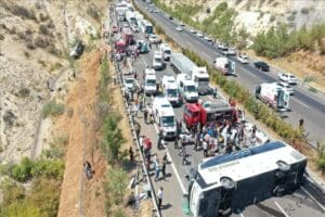 Gaziantep'te 15 kişinin &ouml;ld&uuml;ğ&uuml; kazayla yapılan ilgili ilk tespitler ortaya