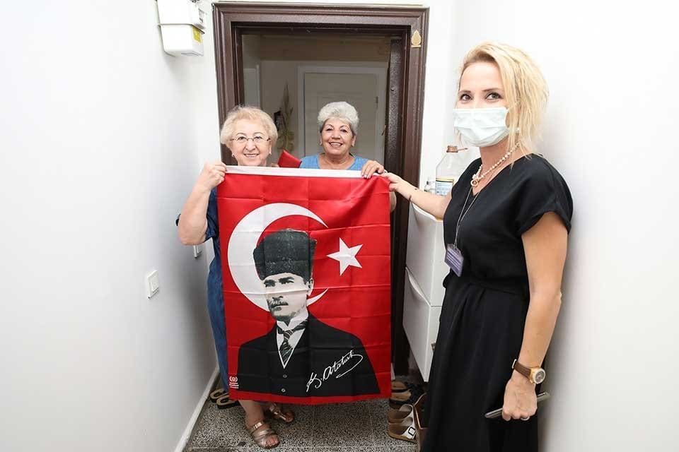 Gaziemir Belediyesi, 30 Ağustos Zafer Bayramı&rsquo;nın 99. yılı dolayısıyla vatandaşlara