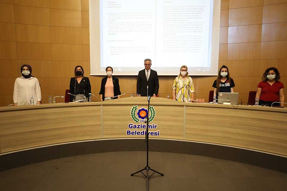 Gaziemir Belediye Meclisi, T&uuml;rkiye Cumhuriyeti&rsquo;nin kurucusu Mustafa Kemal Atat&uuml;rk&rsquo;e y&ouml;nelik