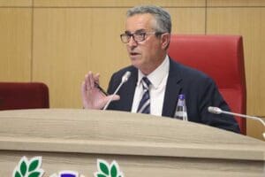 Başkan Halil Arda y&ouml;netiminde toplanan Gaziemir Belediye Meclisi, 2022 yılı