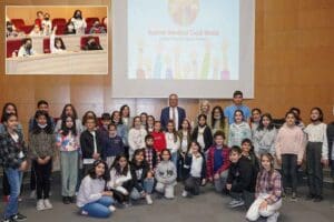 Gaziemir Belediyesi &Ccedil;ocuk Meclisi&rsquo;nin ilk toplantısında meclis &uuml;yeleri, meclis başkanı
