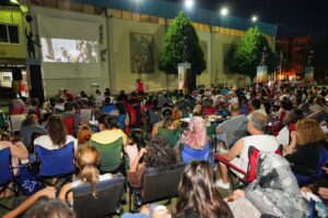 Gaziemir Belediyesi&rsquo;nin d&uuml;zenlediği A&ccedil;ık Hava Film G&ouml;sterimleri kapsamında g&ouml;sterimi yapılan