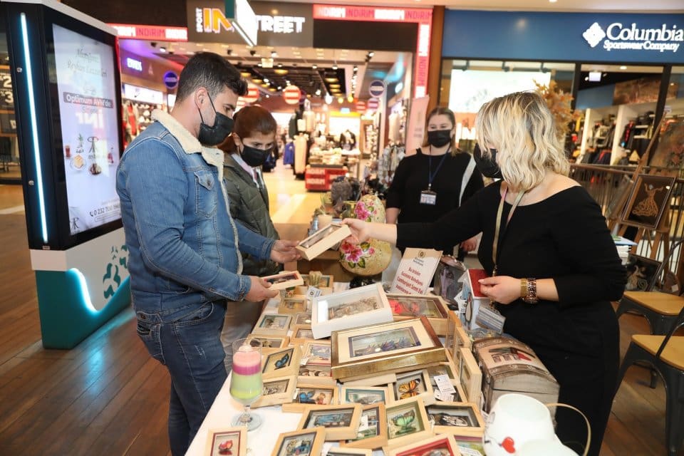 Gaziemir Belediyesi, Cumhuriyet Semt Evleri kursiyerlerinin el emeği eserlerini Optimum