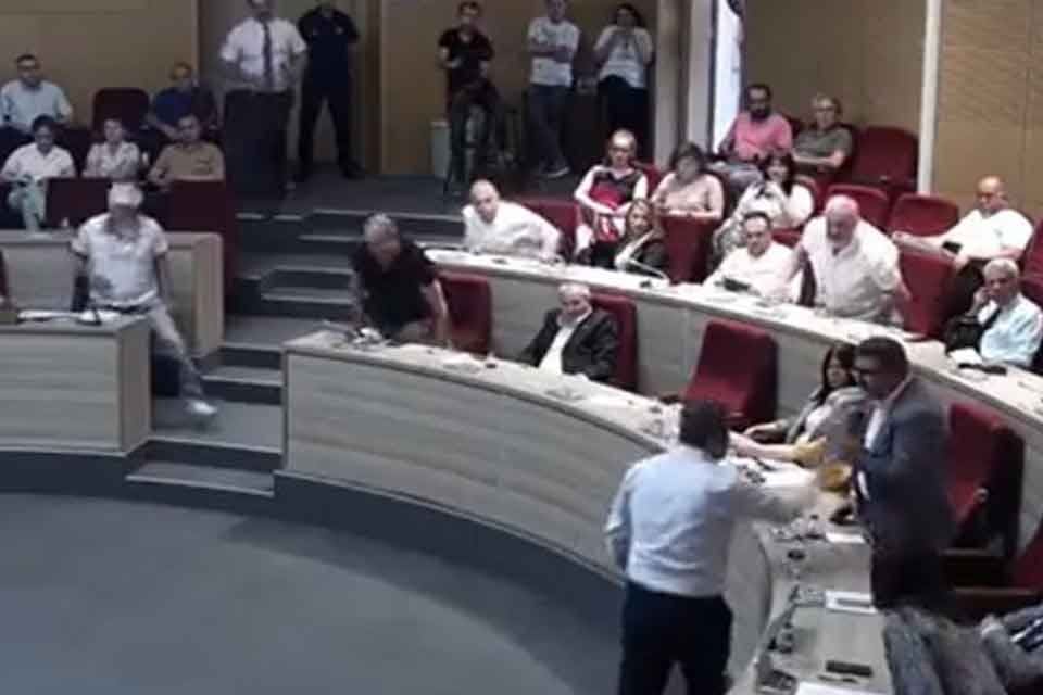 Gaziemir Belediyesi Meclisi'nin d&uuml;n ger&ccedil;ekleşen Haziran ayı ikinci oturumu AK