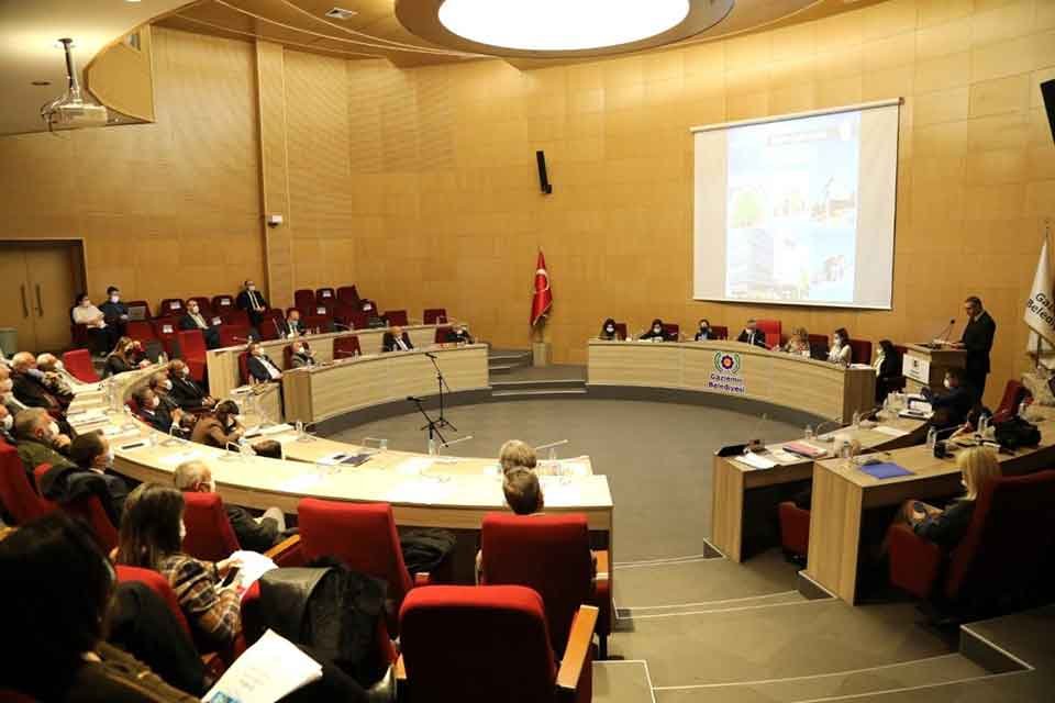Gaziemir Belediyesi Nisan Ayı ikinci oturumu belediye başkanı Halil Arda