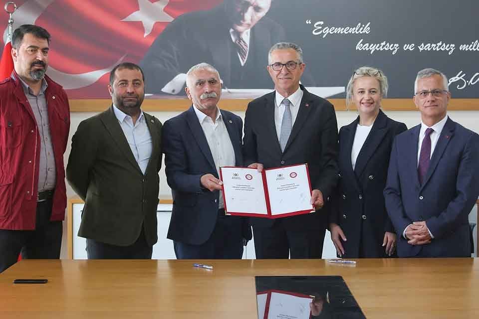 Gaziemir Belediye Başkanı Halil Arda ile DİSK Genel İş Sendikası
